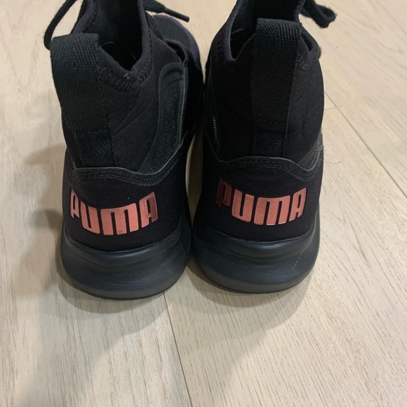 Puma gym shoes - Picture 2 of 3